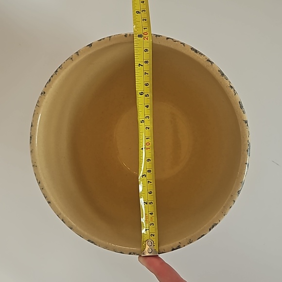 Roseville Spongeware 2 Qt Mixing Bowl - Picture 3 of 4